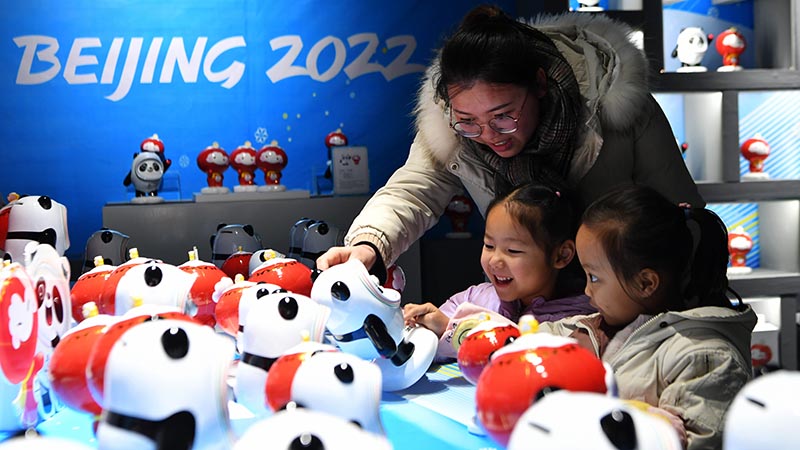 Fujian: Figuras de porcelana de las mascotas de los Juegos Olímpicos de Invierno de Beijing 2022
