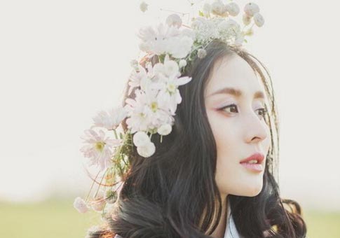 Tang Jingjing posa para la revista