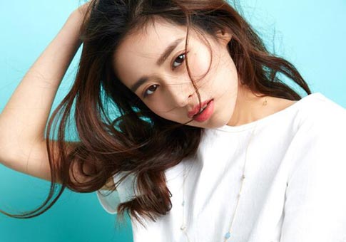 Ying Er posa para la revista