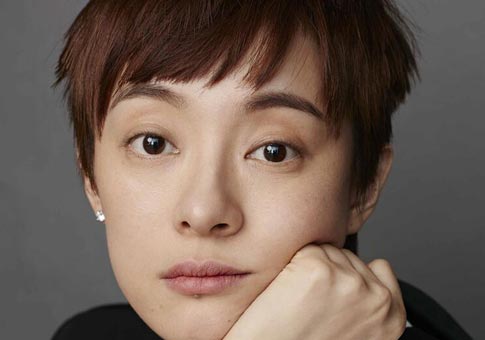 Sun Li posa para GQ